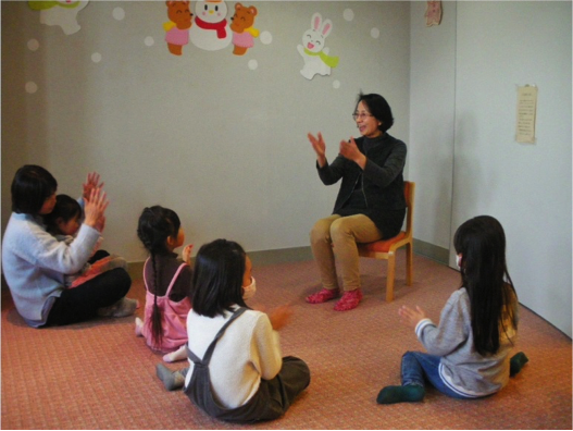 川口図書館でのおはなし会の様子